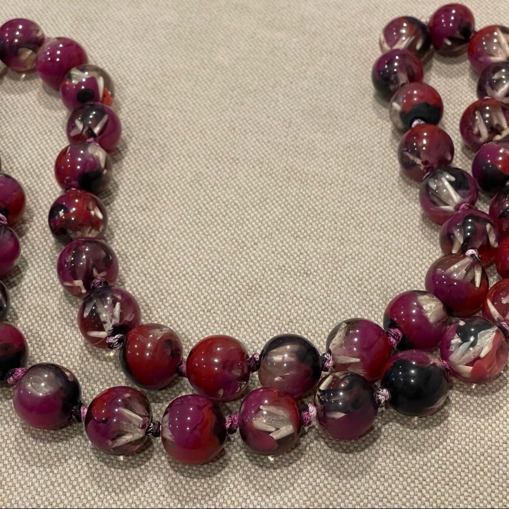 Vintage Lucite Marbled Bead Necklace, Red Black White Clear Multi - Picture 7 of 7